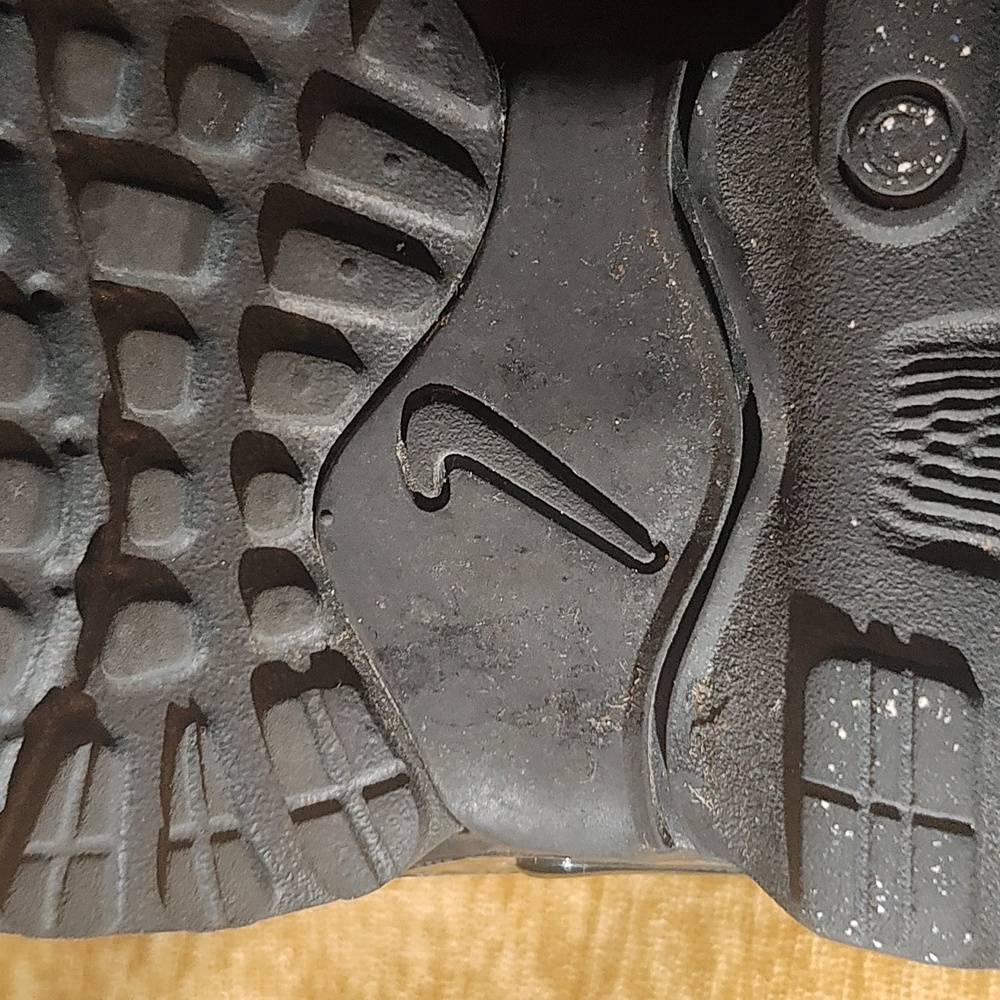 Nike Black Mesh Sneakers - Picture 11 of 12